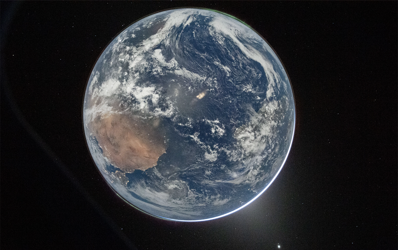 54-ilde-ilk-defe-astronavtlar-butun-yer-kuresinin-fotosekilini-cekib