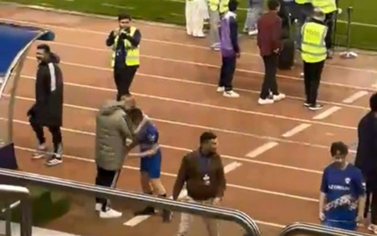 furset-tapan-kimi-qurban-qurbanovun-yanina-qacdi