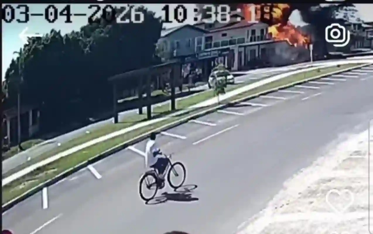 braziliyada-teyyare-binaya-cirpildi