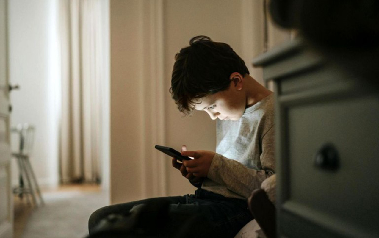 usaginiz-telefondan-gozunu-ayirmir