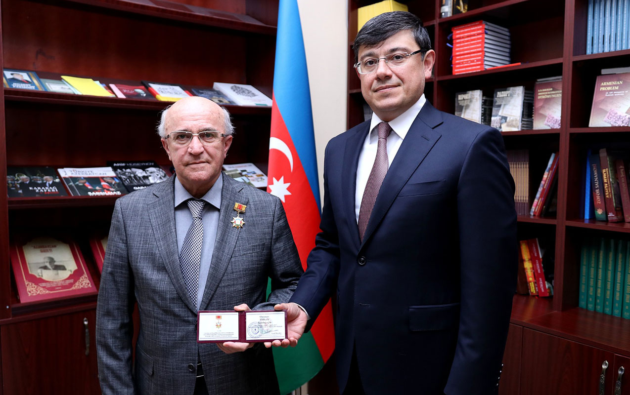 fuad-muradov-onu-diaspor-fealiyyetinde-xidmete-gore-medali-ile-teltif-etdi