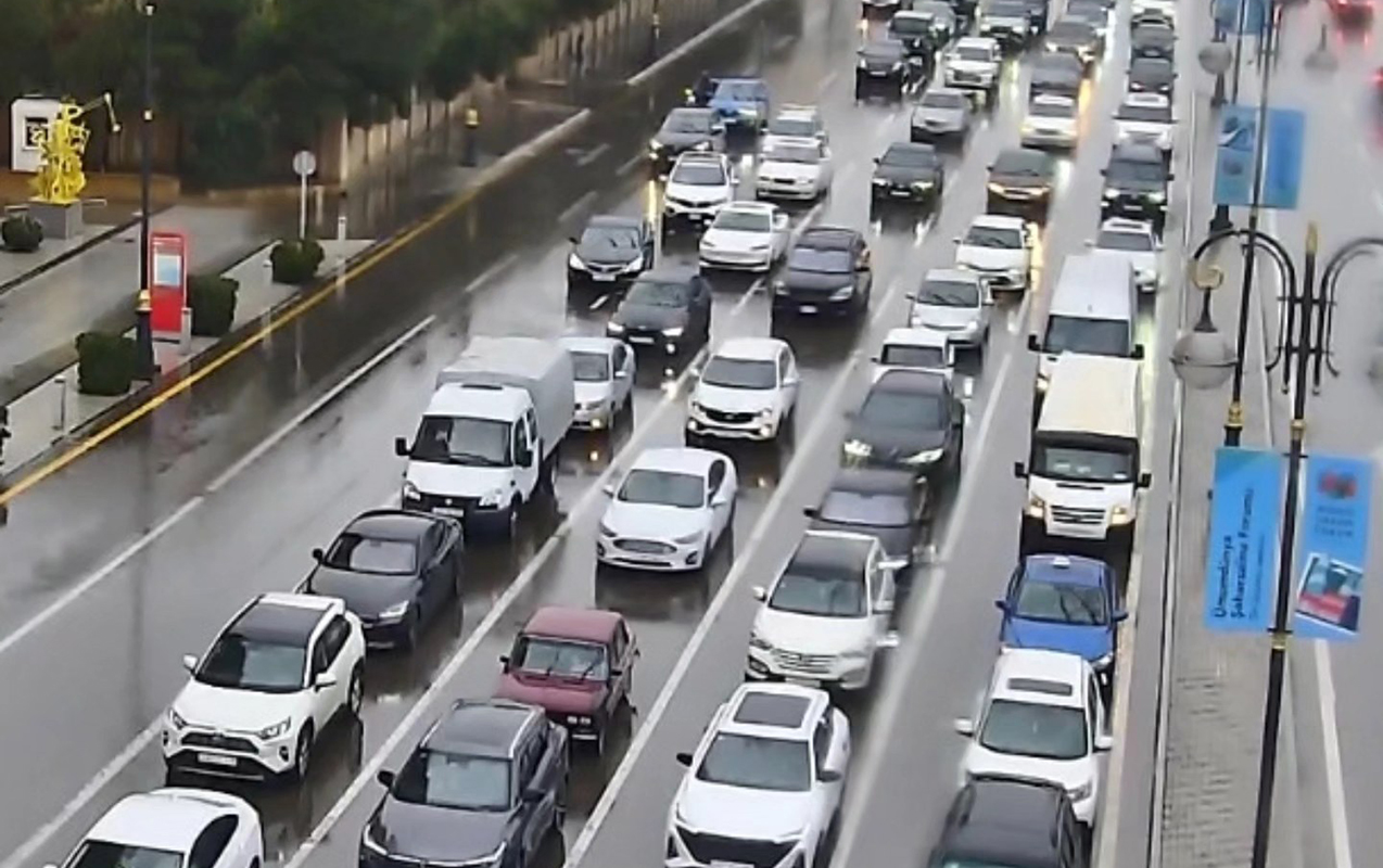 yagis-19-yolda-tixaca-sebeb-oldu