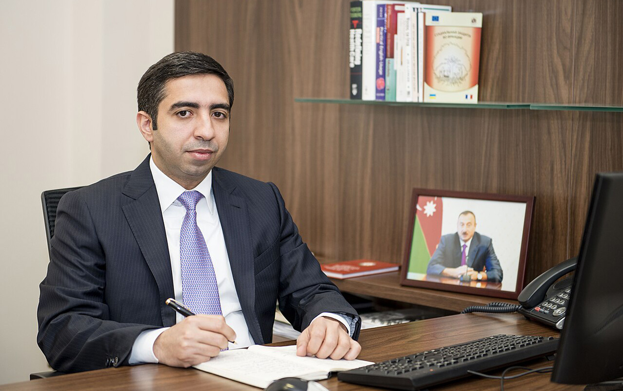 zaur-eliyev-bu-defe-postunu-onlarla-bolusur