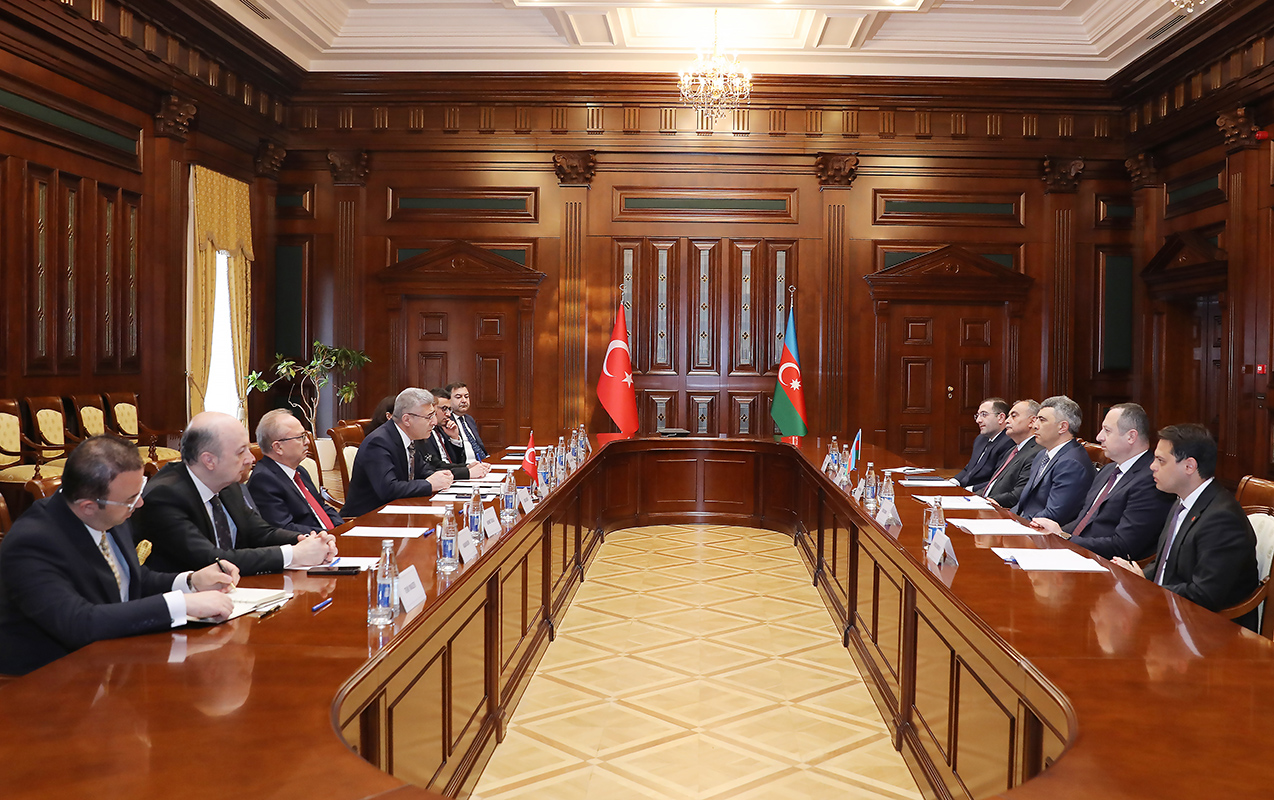 turkiye-ali-mehkemesinin-bas-prokuroru-inam-kerimovla-gorusdu