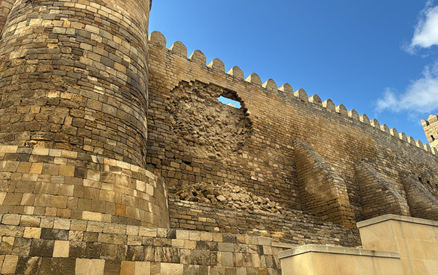 yagis-tarixi-qala-divarlarina-da-ziyan-vurdu