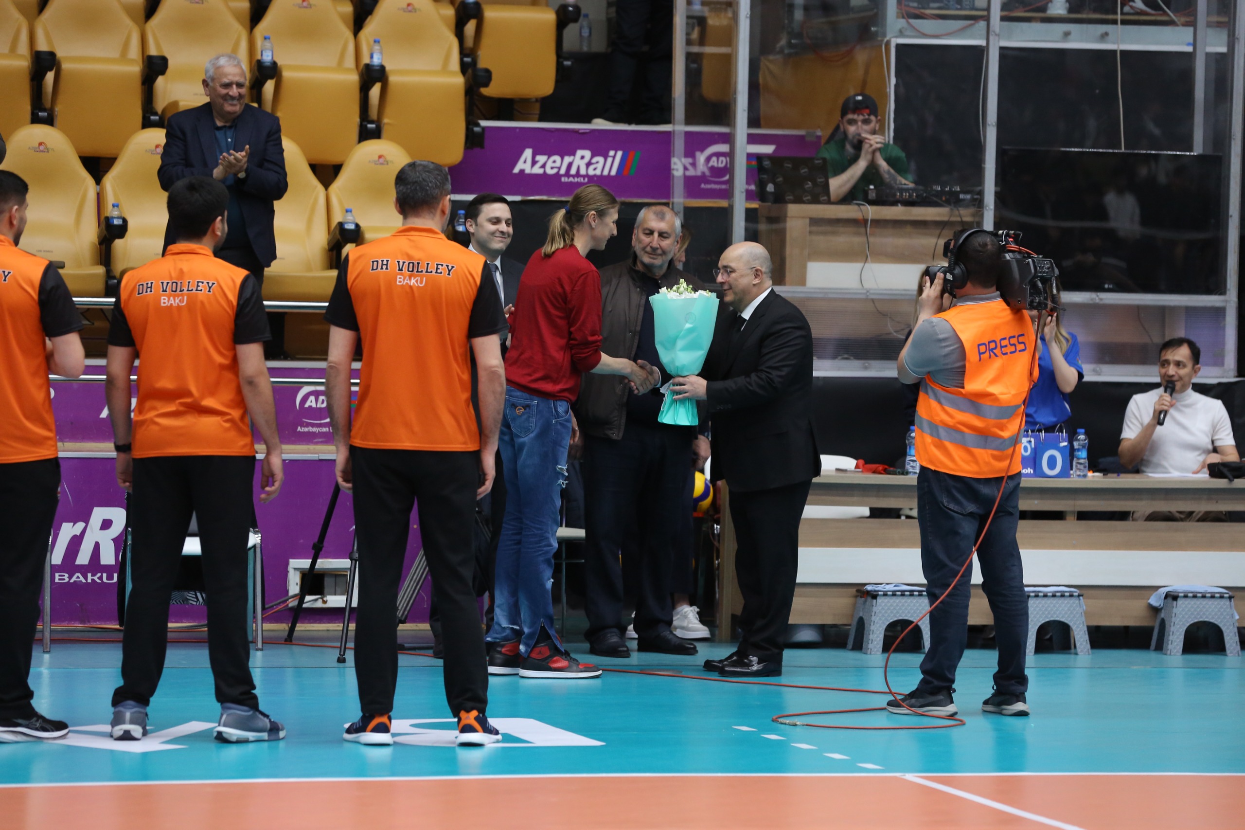 natalya-memmedova-azerbaycana-geldi