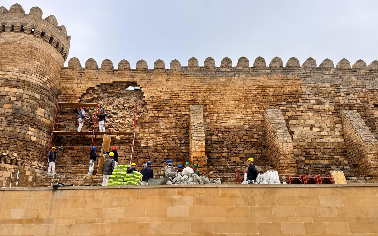 qala-divarlarinin-zerer-goren-hissesi-berpa-olunacaq