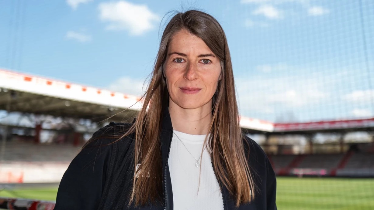 bas-mesqci-olub-tarixe-dusdu