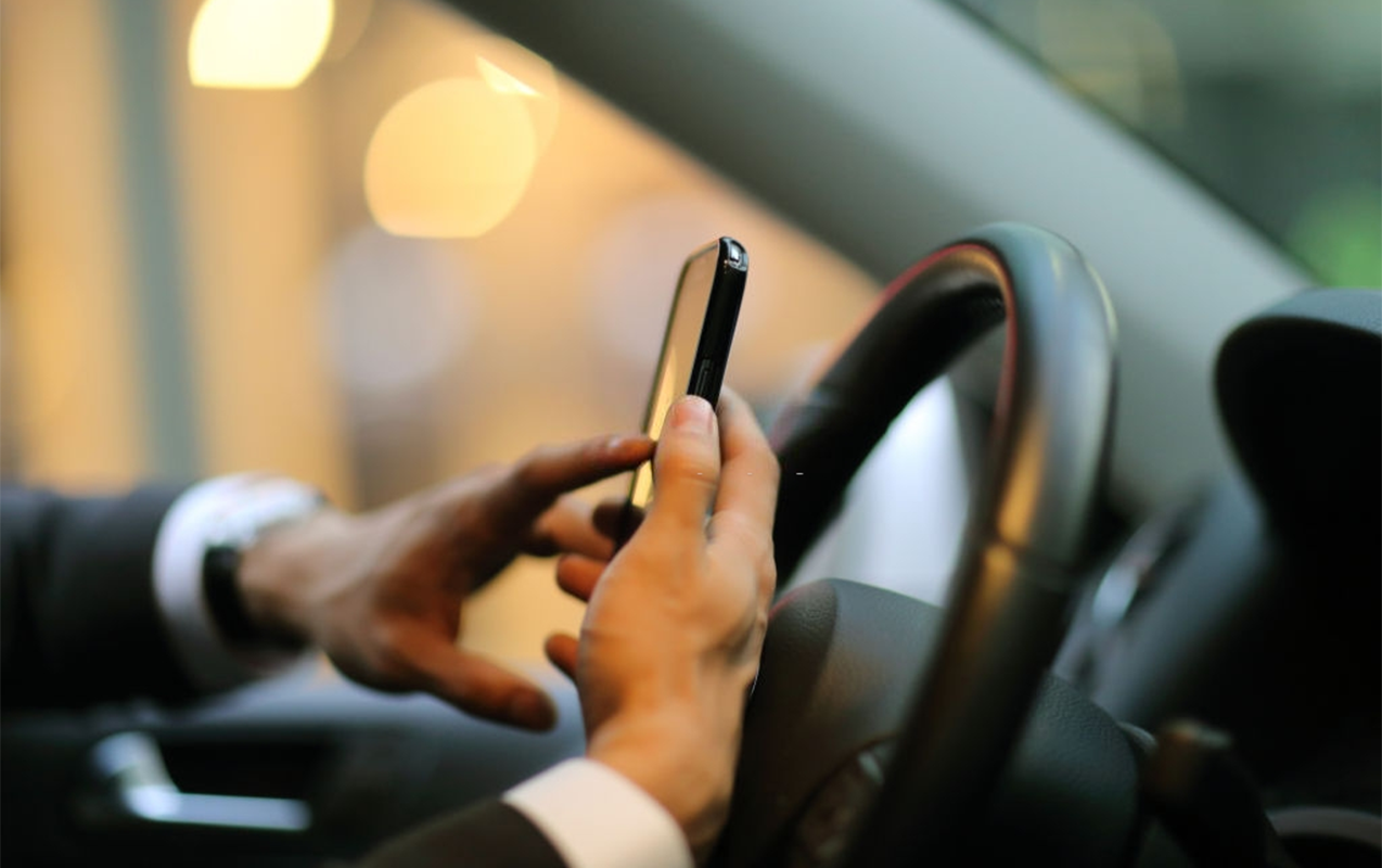 avtomobil-ani-halda-nezaretsiz-qala-biler