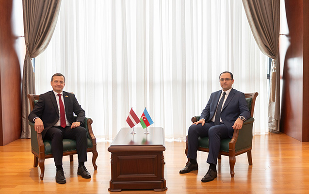 nazir-mecnun-memmedov-latviyanin-numayende-heyeti-ile-gorusdu