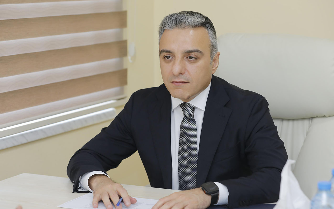 iki-idare-reisini-vezifeden-azad-etdi