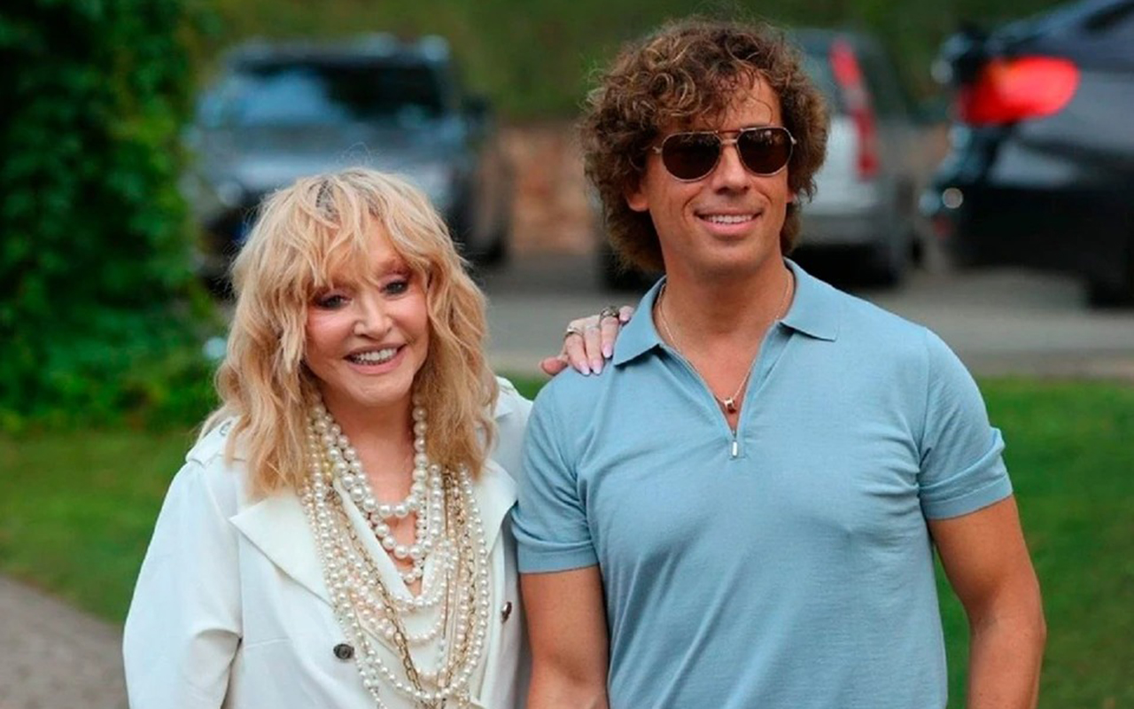 77-yasli-xanimini-bele-tebrik-etdi