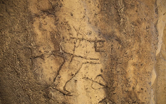 qobustanda-yeni-qayaustu-izler-askarlandi