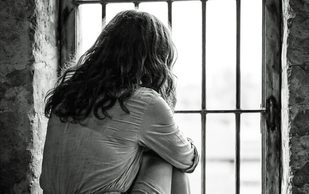 elcezair-zindanindaki-cemileye-bakidan-geden-heyva-payi