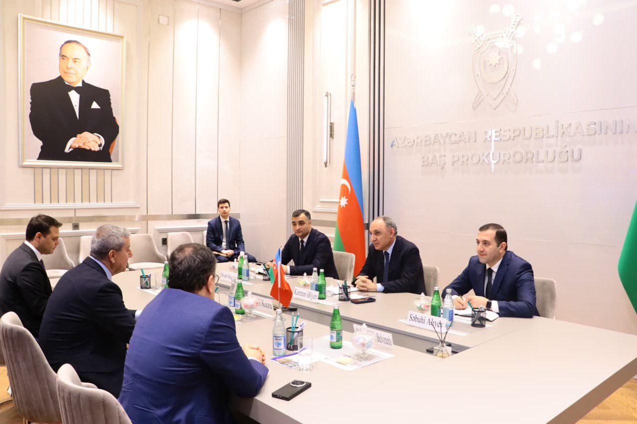 kamran-eliyev-turkiye-ali-mehkemesinin-numayendeleri-ile-gorusdu