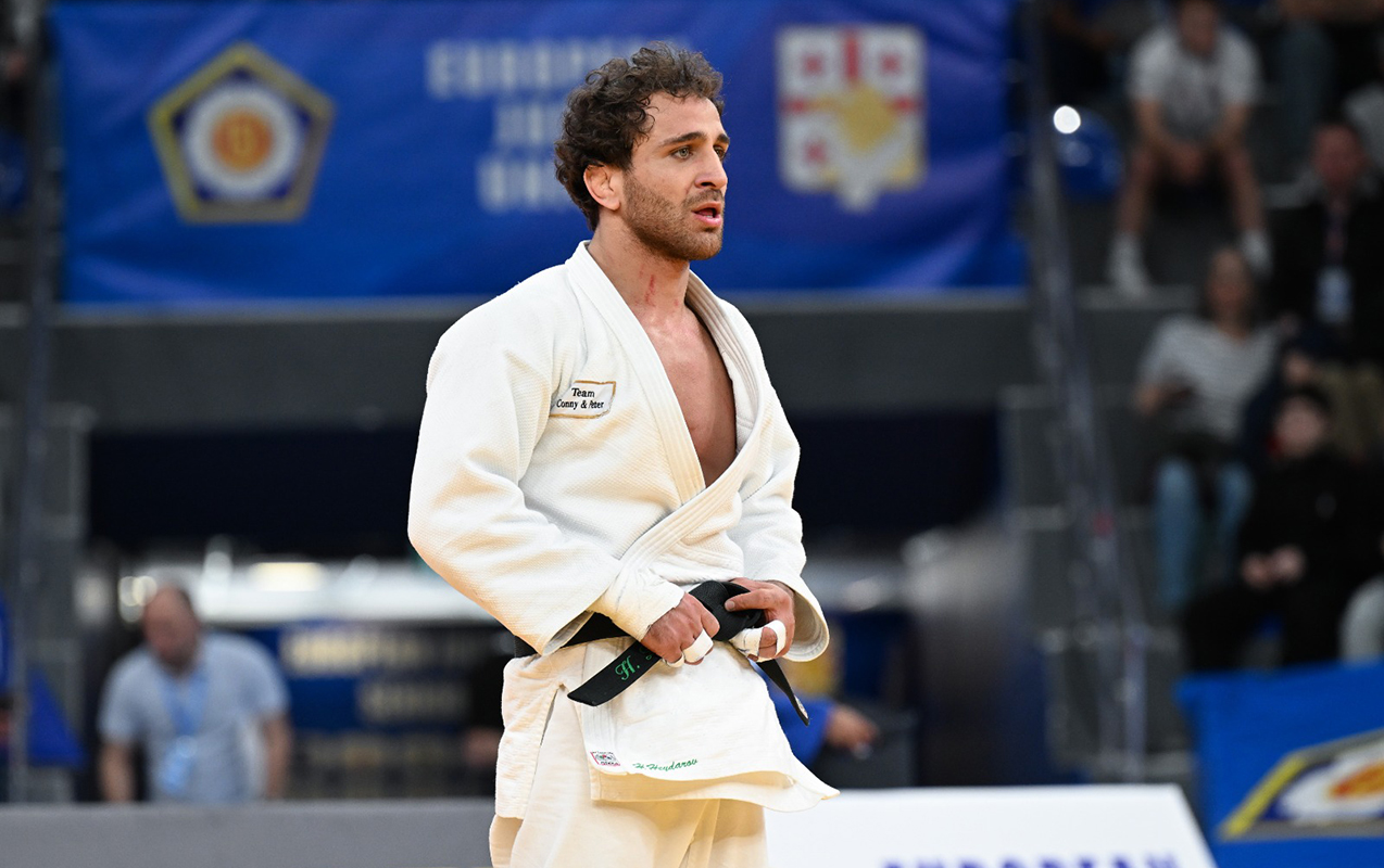 hidayet-heyderov-gumus-medal-qazandi