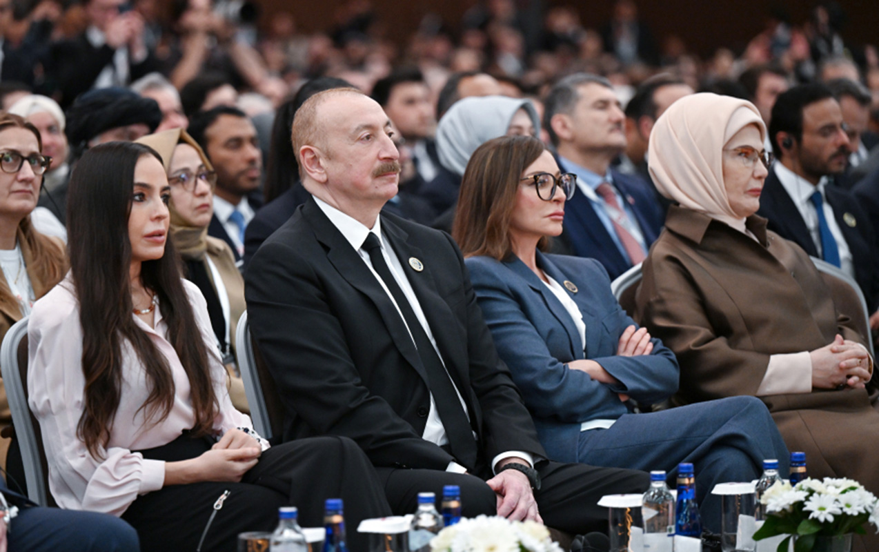 prezidentle-xanimi-antalyada-tedbirde-istirak-etdi