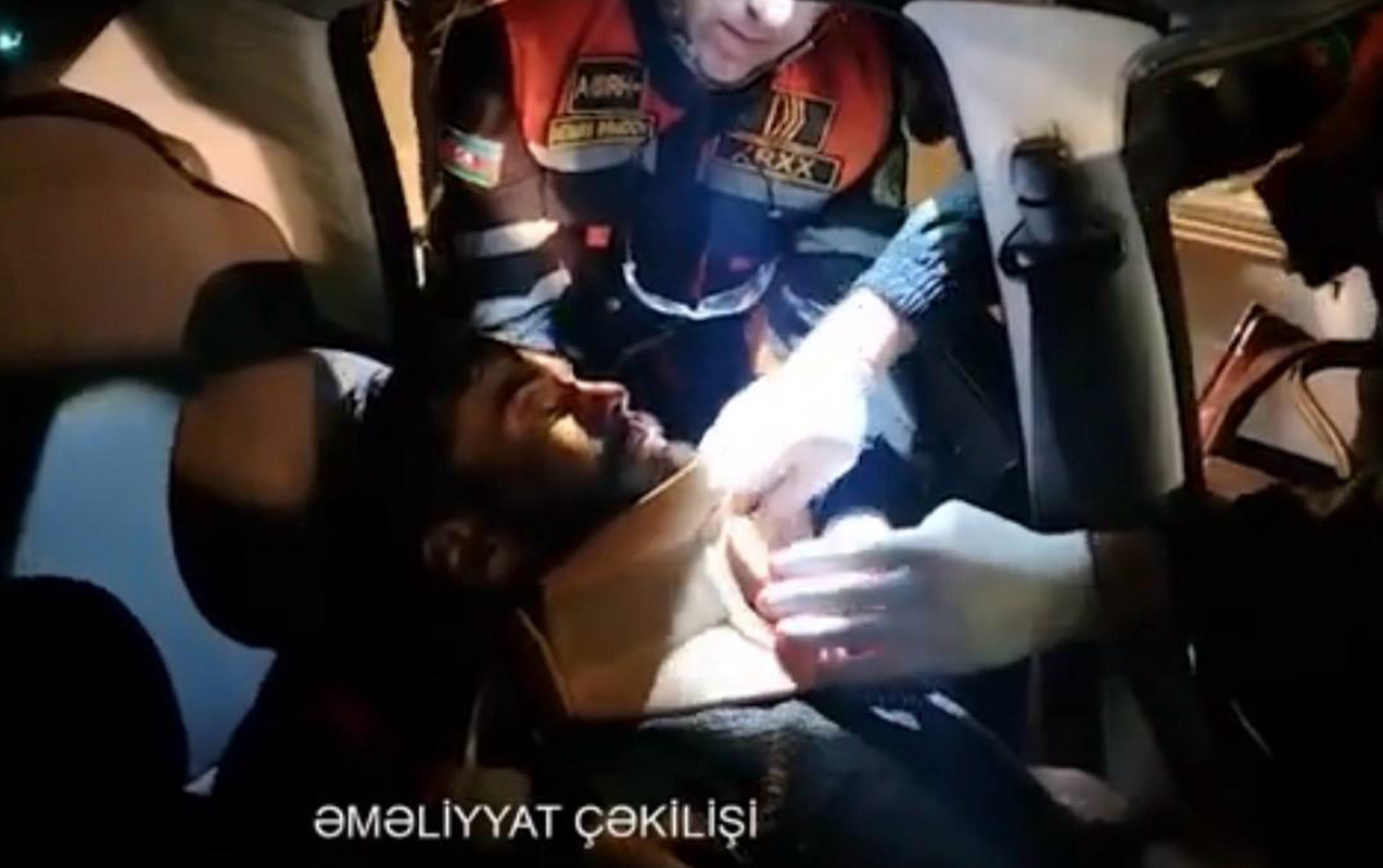 masini-hasara-cirpdi-sixilib-icinde-qaldi