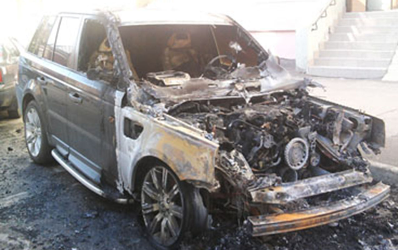 kenar-dairevi-yolda-land-rover-yandi