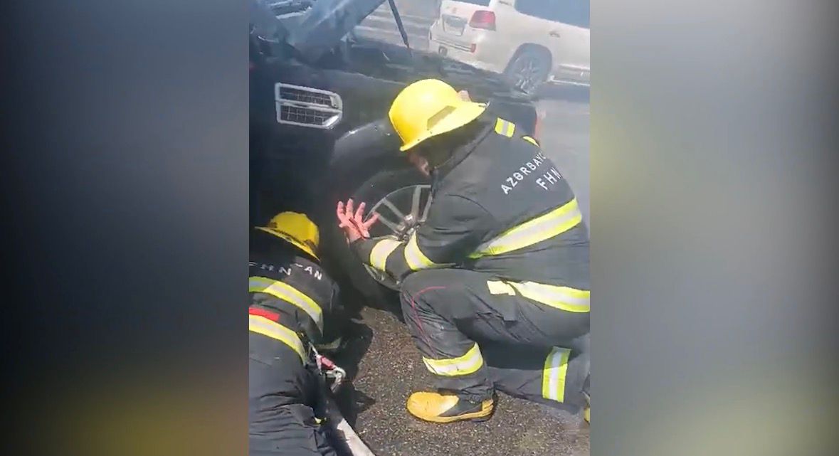 kenar-dairevi-yolda-land-rover-yandi