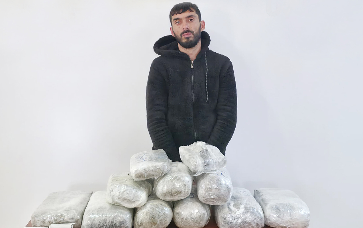 kulli-miqdarda-narkotik-vasitelerin-olke-erazisine-kecirilmesinin-qarsisi-alinib