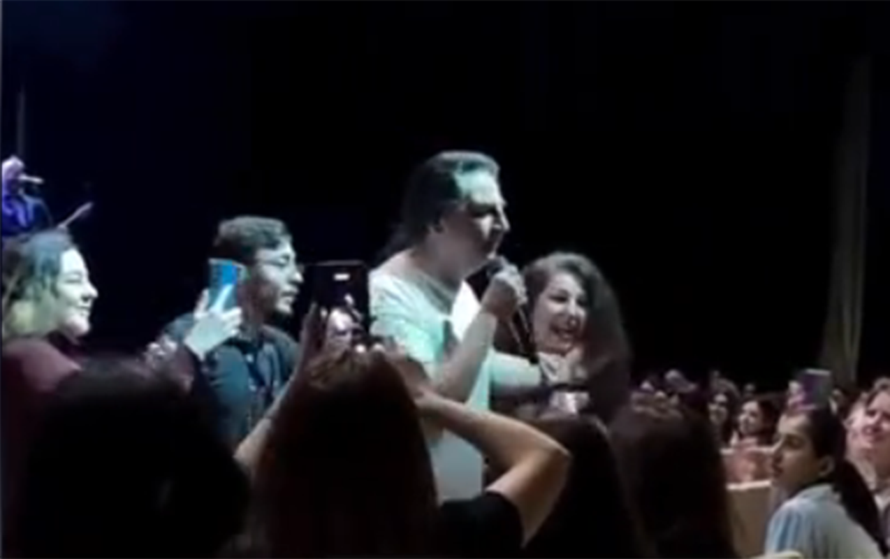 celik-bakidaki-konsertinde-tamasacilara-hormetsizlik-etdi