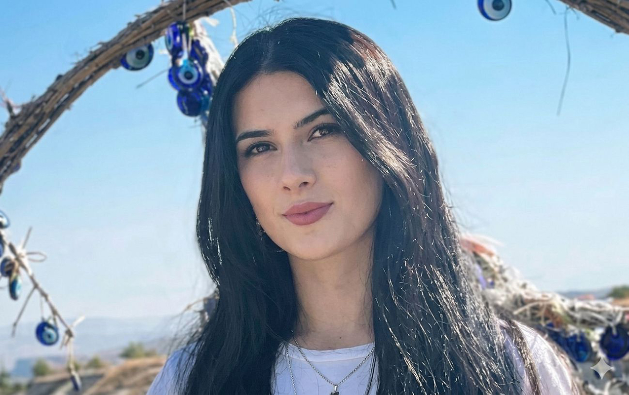 idrakda-gullelenen-muellim-hemin-sagirdi-bagisladi