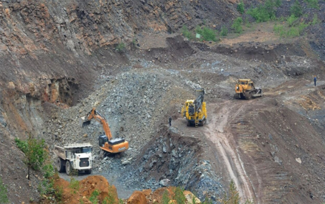 bezi-qeyri-filiz-faydali-qazinti-yataqlari-azergolda-verildi