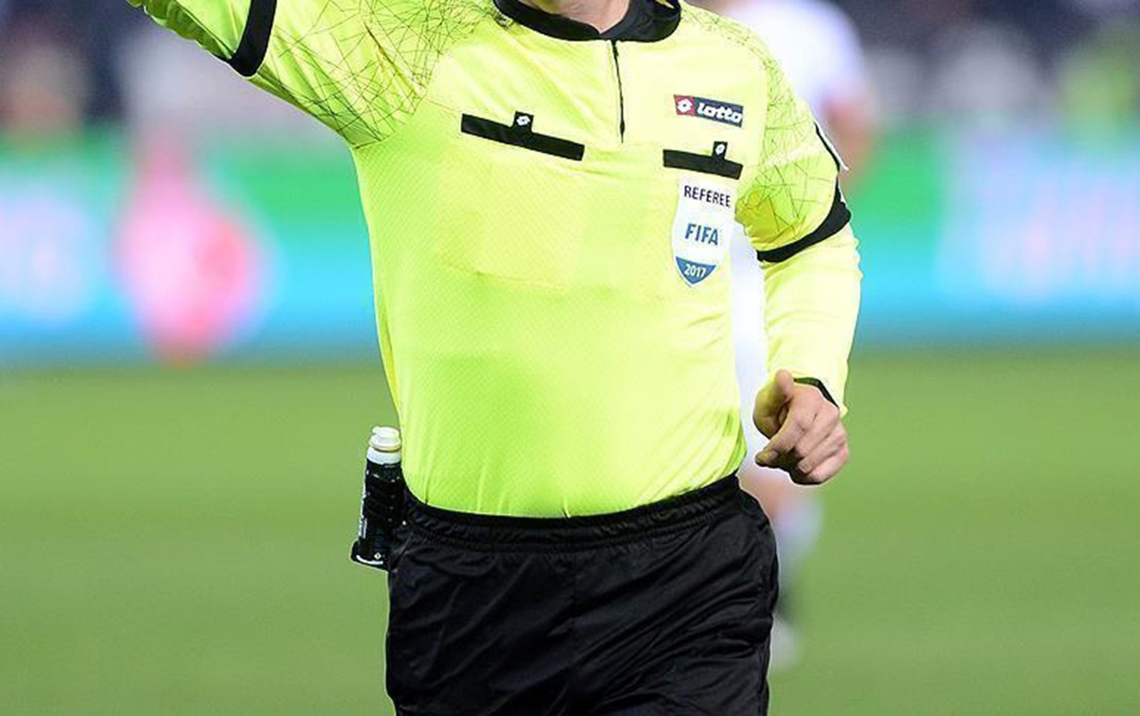 qirmizi-verdiyi-futbolcunu-meydana-qaytardi