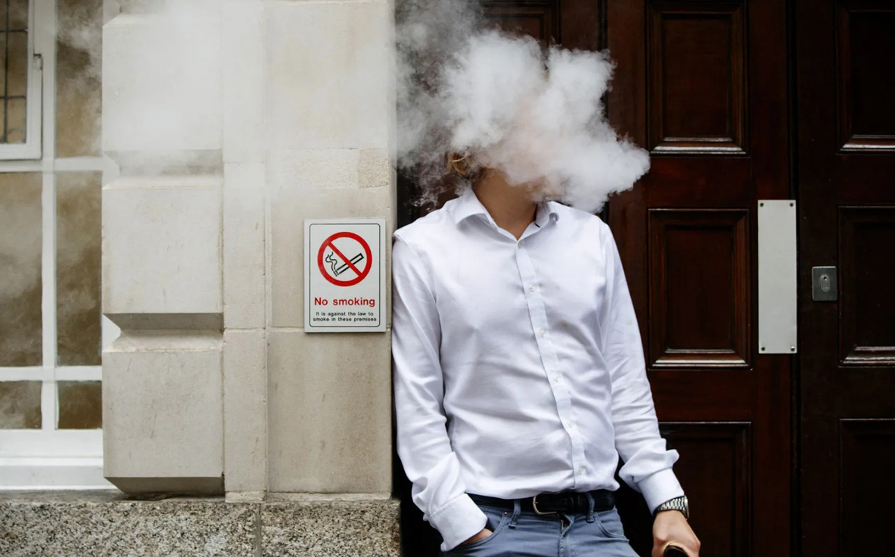 britaniyada-17-yasdan-kicik-sexslerin-siqaret-almasina