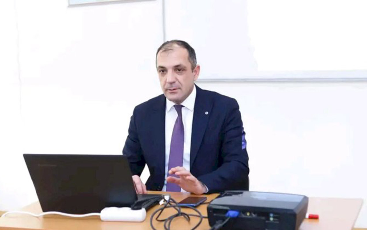 xacmaz-uzre-tehsil-sektorunun-mudiri-isden-cixarildi