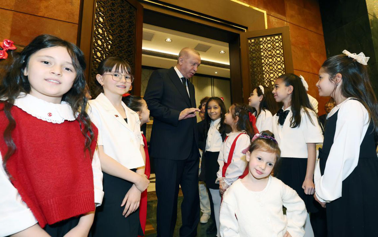 saray-bu-gun-onlarla-bezenmisdi