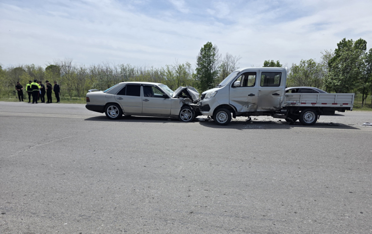 naxcivanda-mercedesle-changan-toqqusdu