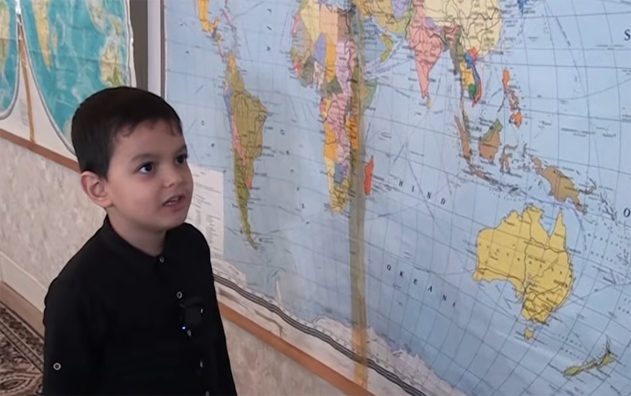 7-yasi-var-butun-xeriteni-ezber-bilir