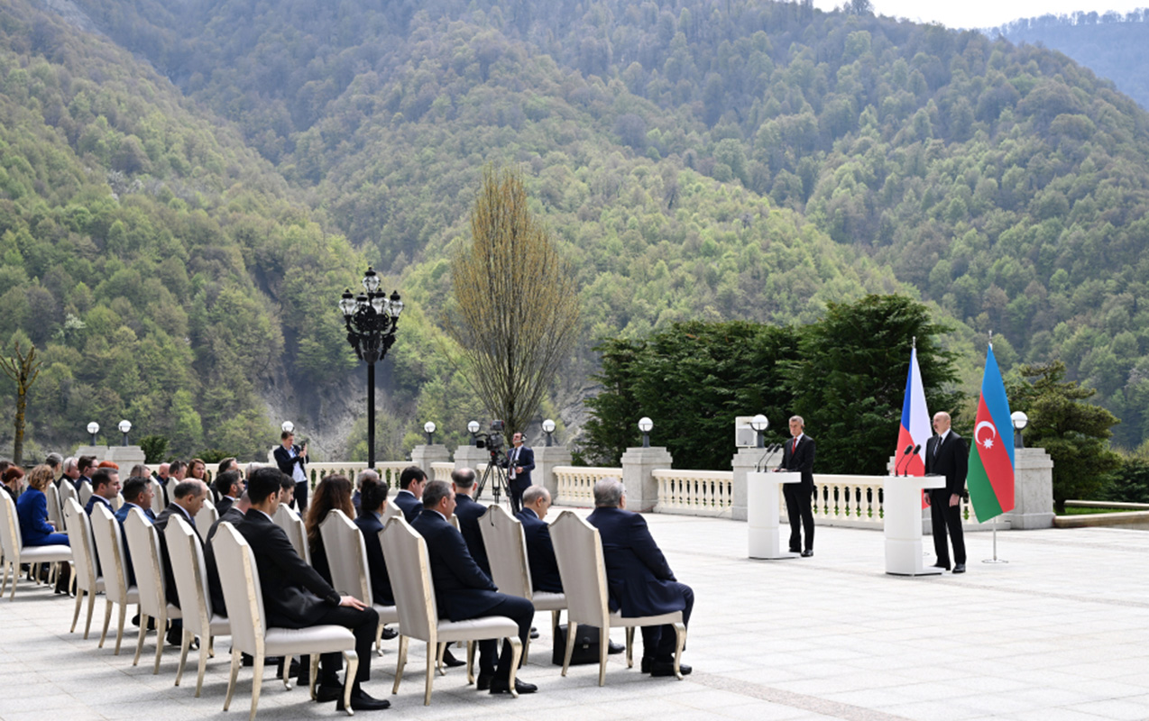 ilham-eliyev-ve-andrey-babis-metbuata-beyanatlarla-cixis-etdiler