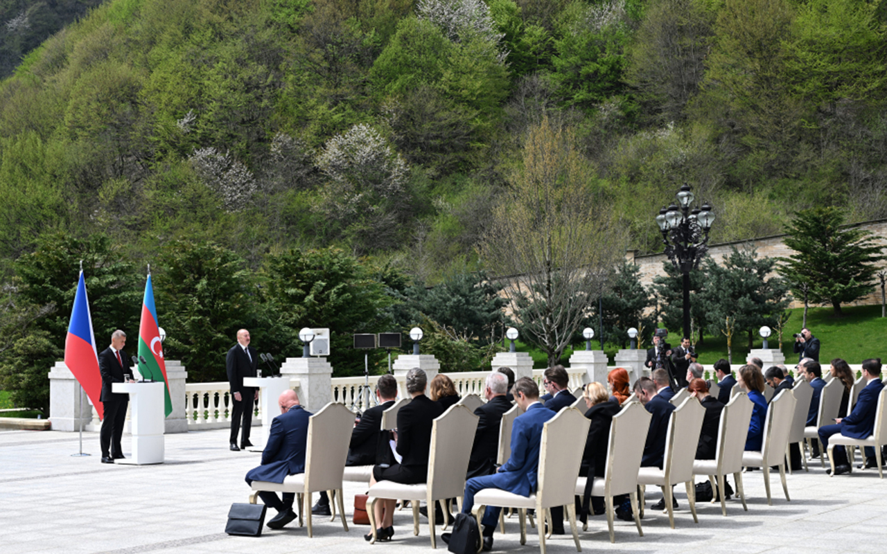 cexiya-ile-cox-feal-siyasi-dialoqumuz-var