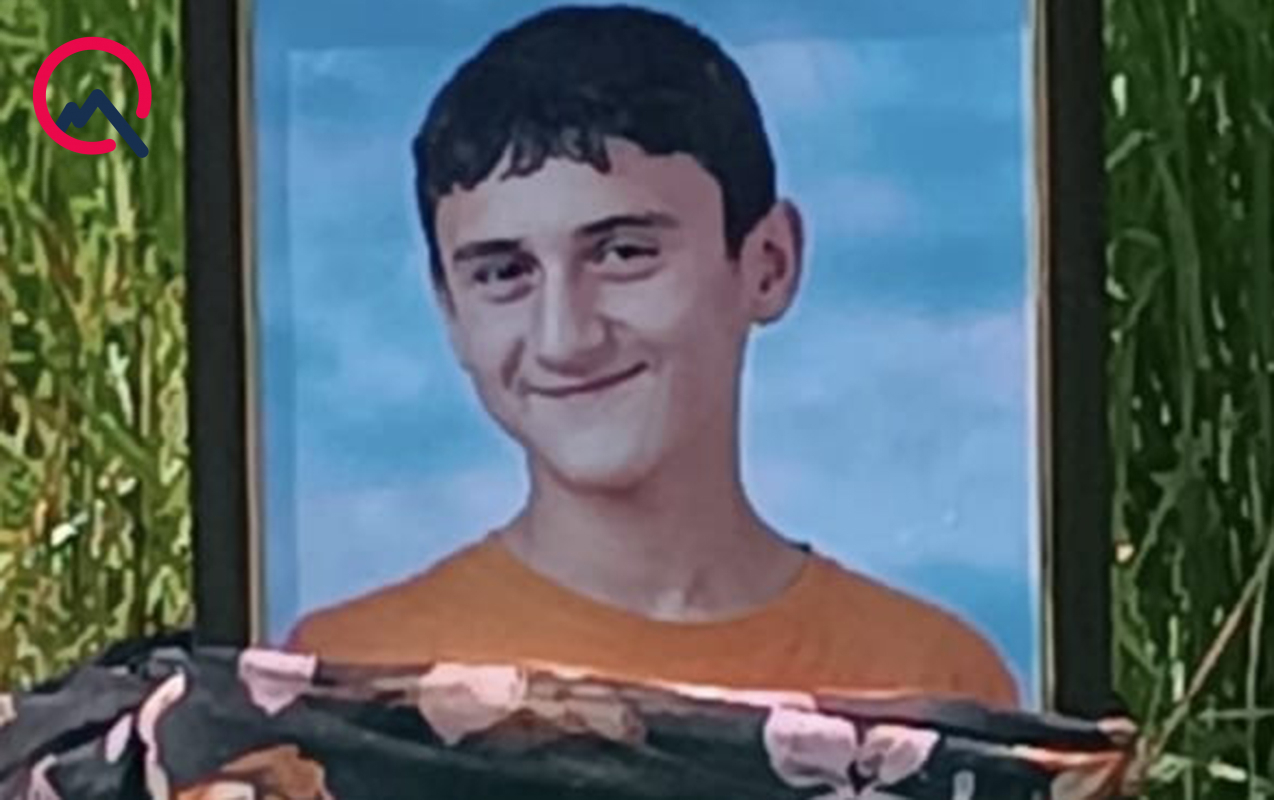 evinin-heyetinde-cereyan-vurub-oldurdu