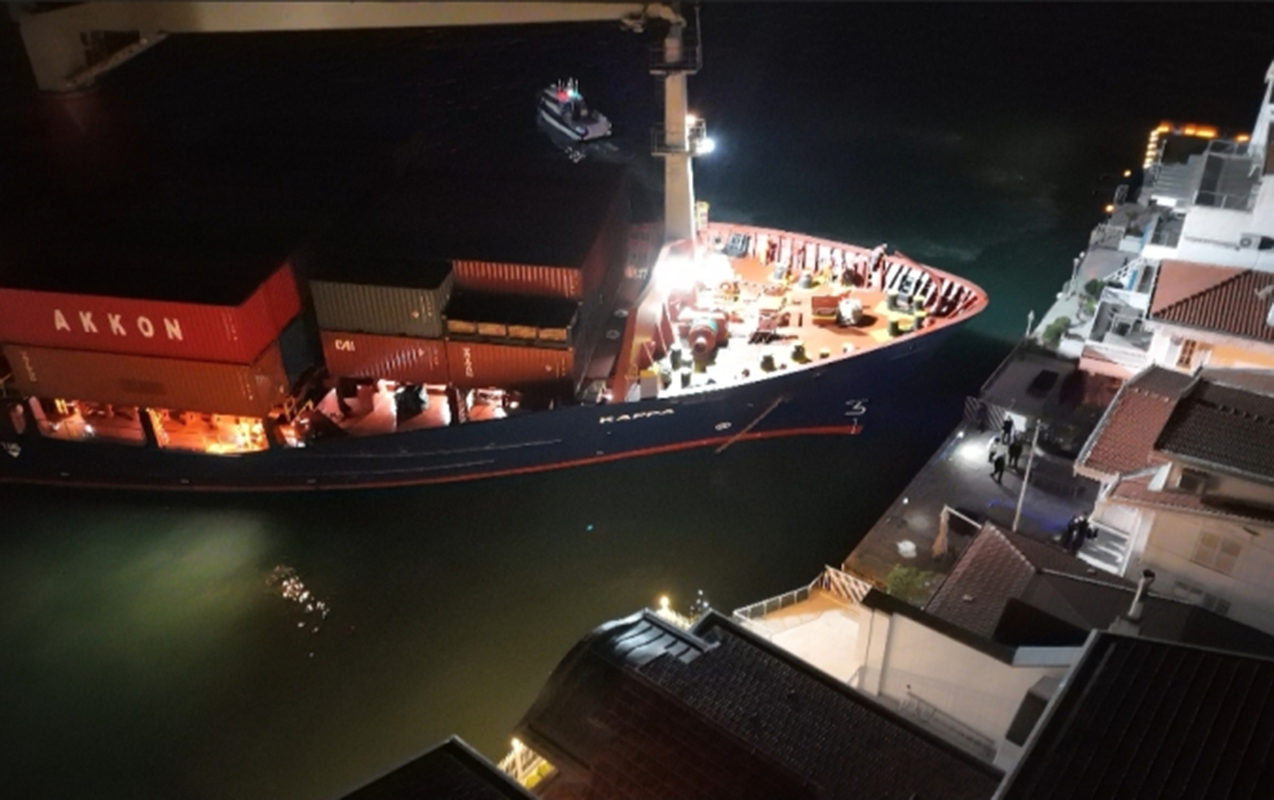 malikanenin-yaxinliginda-gemi-saya-oturdu