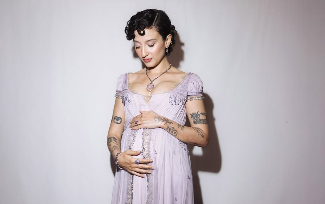 hamile-oldugunu-konsertinde-aciqladi