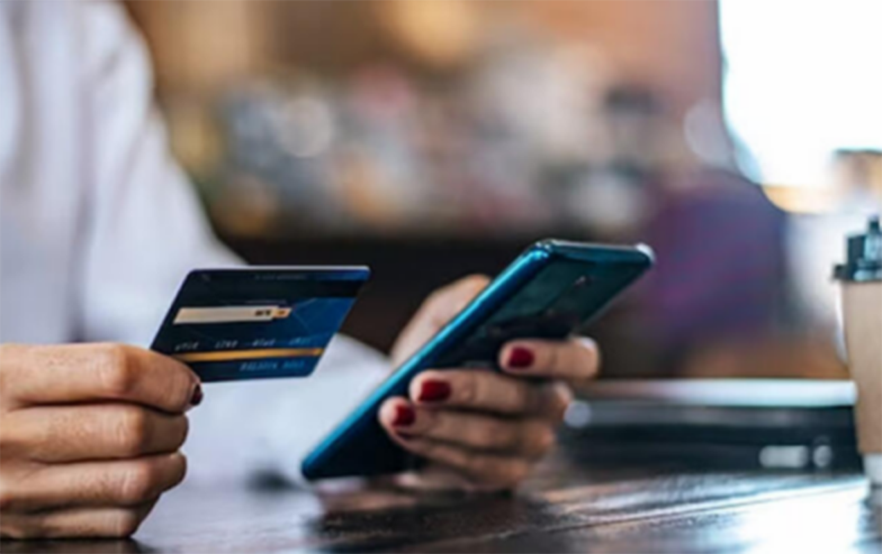 bank-borcu-olan-musterinin-qohumuna-zeng-etdi