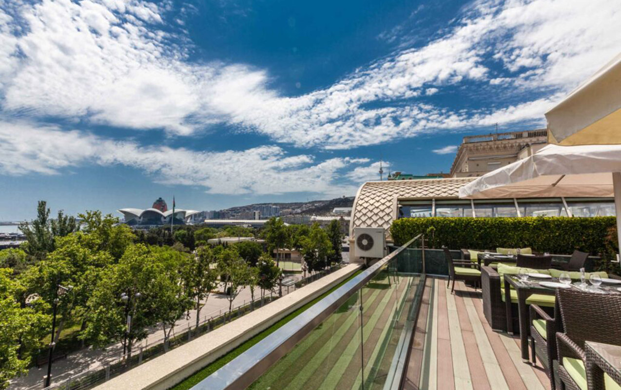 turistlerin-80-i-bakidaki-hotelleri-secir