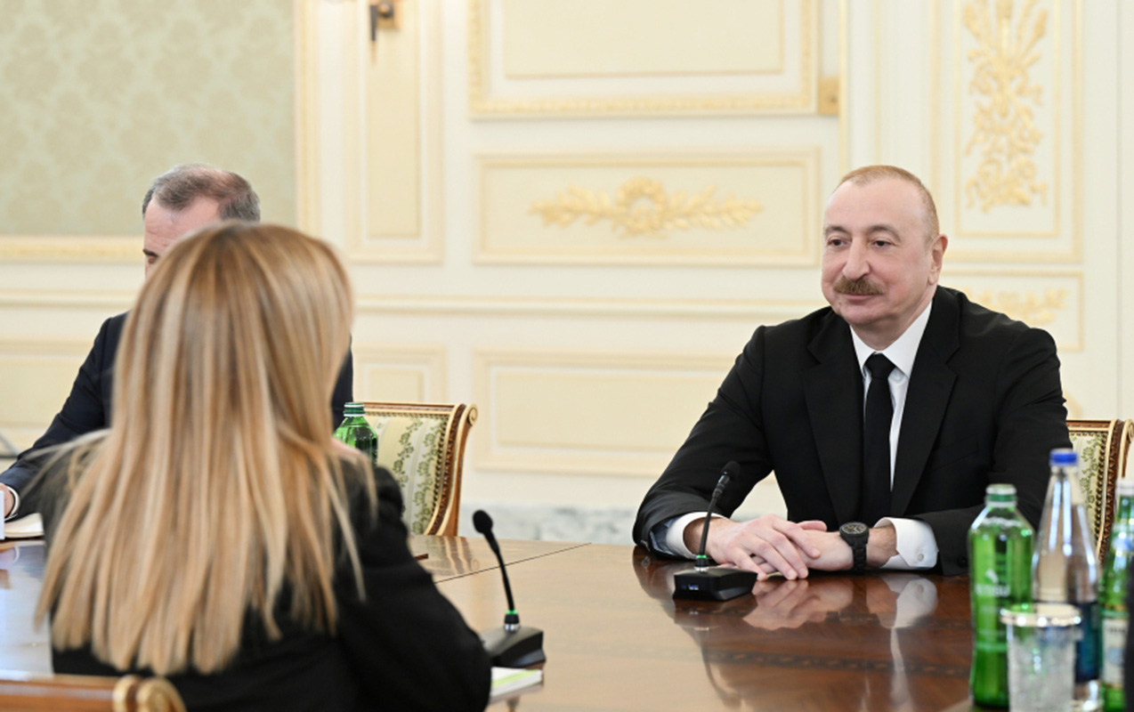 prezident-meloni-ile-genis-terkibde-gorusdu