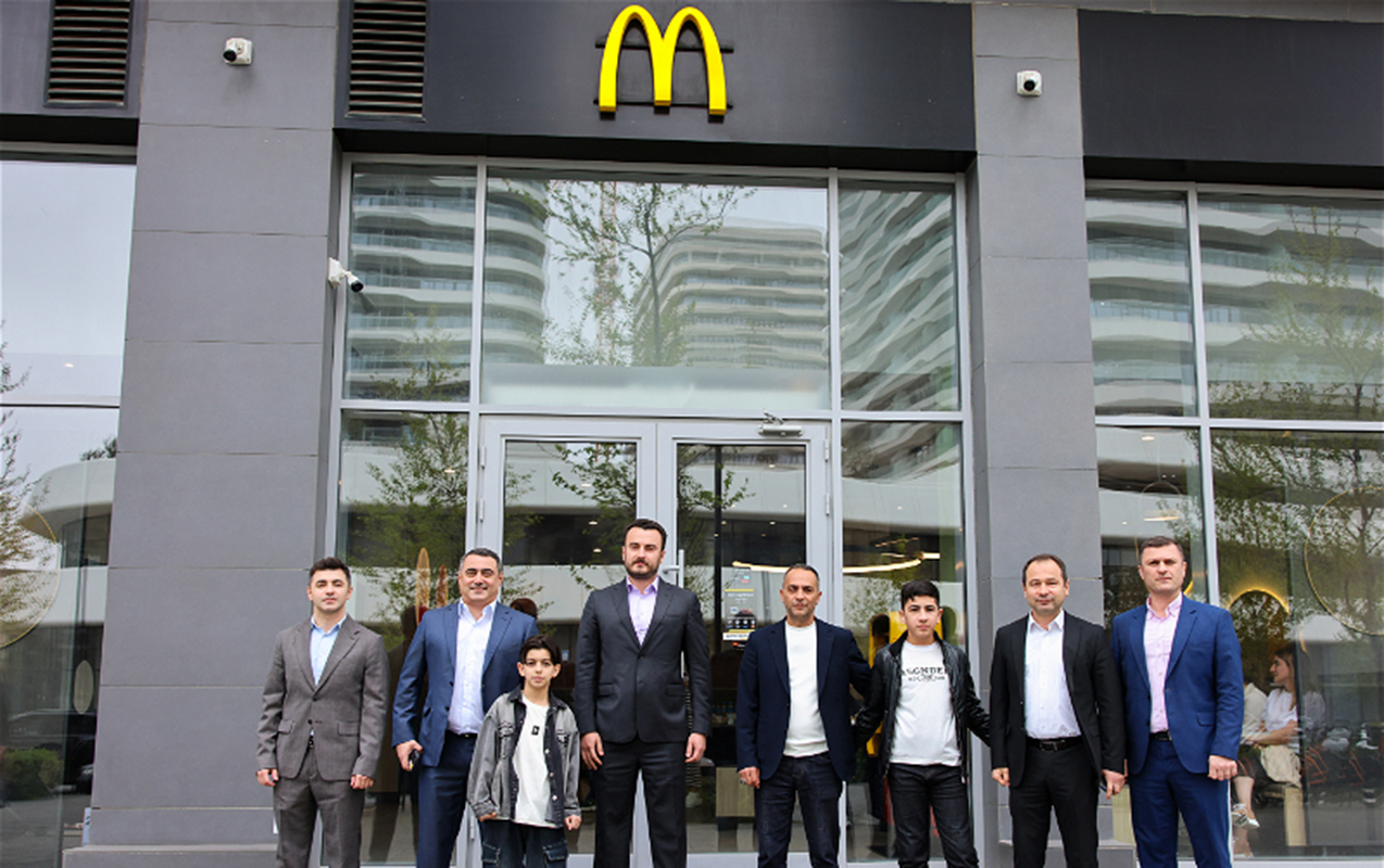 mcdonalds-azerbaycan-dunya-cempionu-olan-karatecini-destekledi