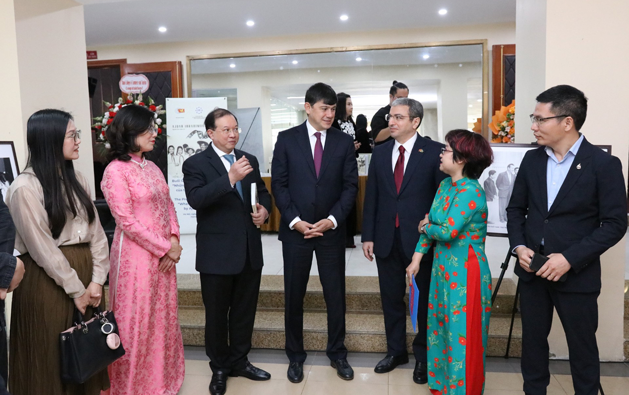 fuad-muradov-vyetnamda-resmi-gorusler-kecirdi