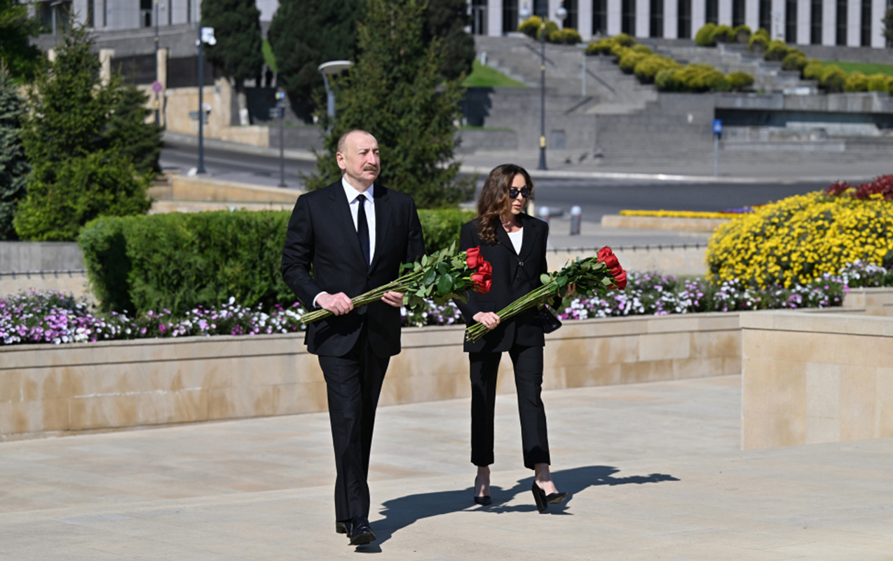 ilham-eliyev-ve-xanimi-hezi-aslanovun-mezarini-ziyaret-etdi