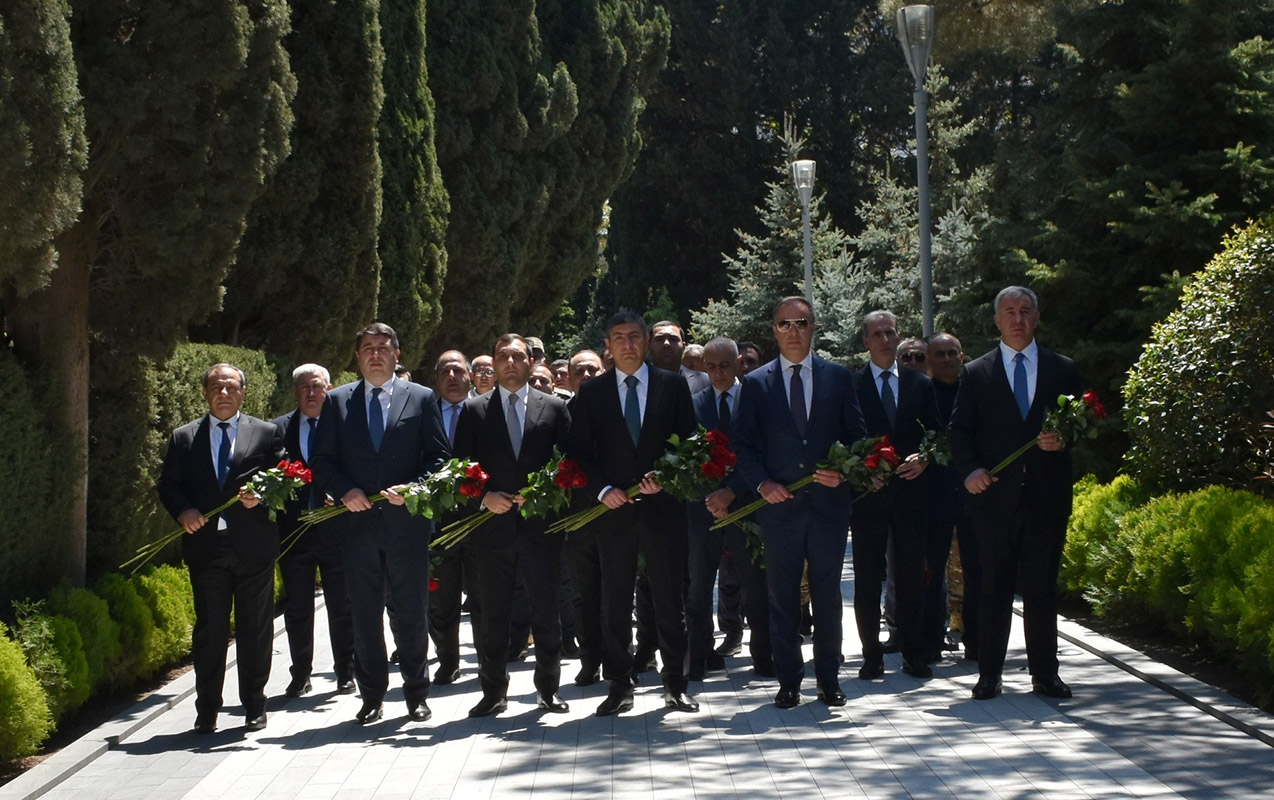yasamal-rayon-ictimaiyyeti-ulu-onderin-eziz-xatiresini-yad-etdi