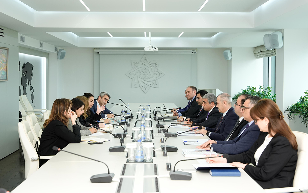 asiya-inkisaf-banki-ile-sosial-sahede-yeni-birge-layihelerin-icrasi-imkanlari-nezerden-kecirildi
