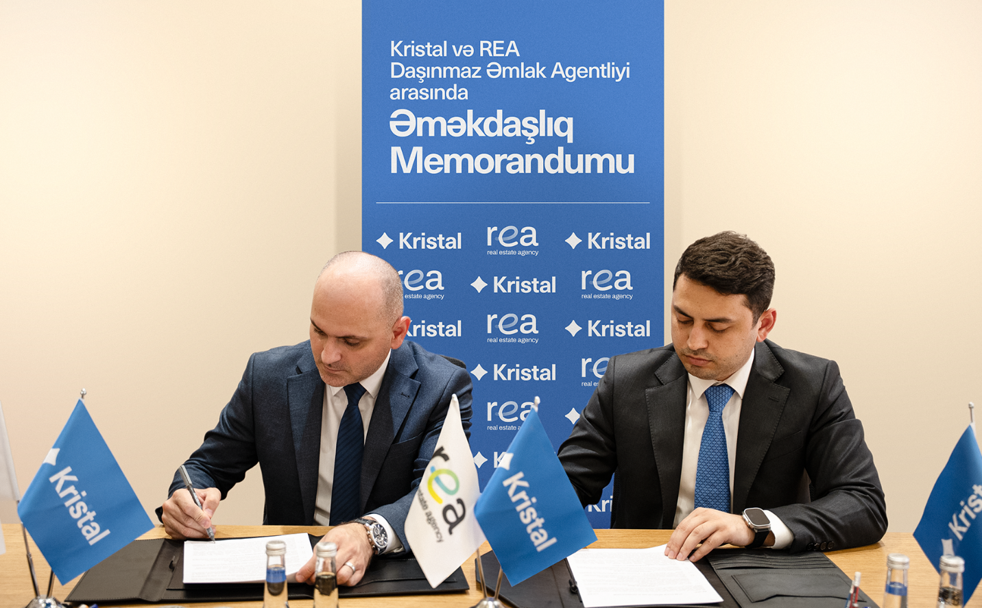 kristal-ve-rea-emekdasliga-basladi