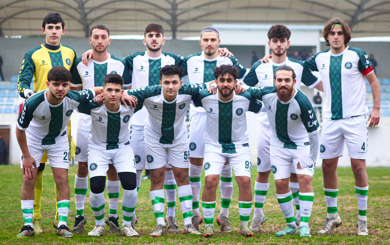azerbaycan-klubu-meydana-9-neferle-cixdi