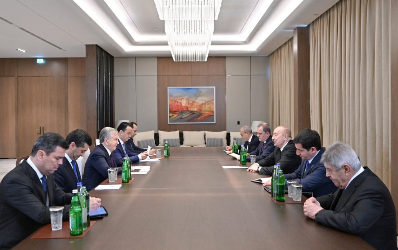 ilham-eliyev-savkat-mirziyoyevle-gorusdu